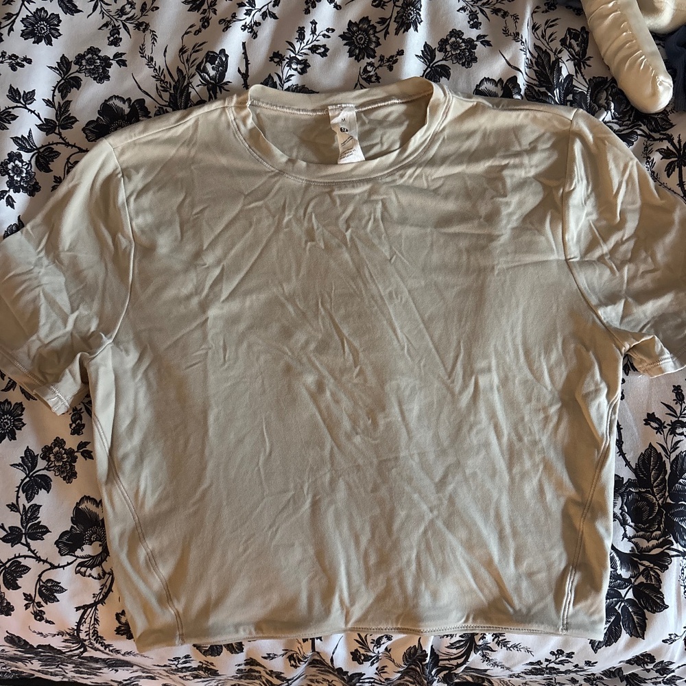 Never worn Lululemon Wundersoft Crop Top